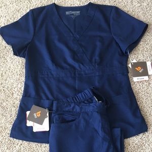 Greys Anatomy scrub set (top + bottom), sz M, NWT